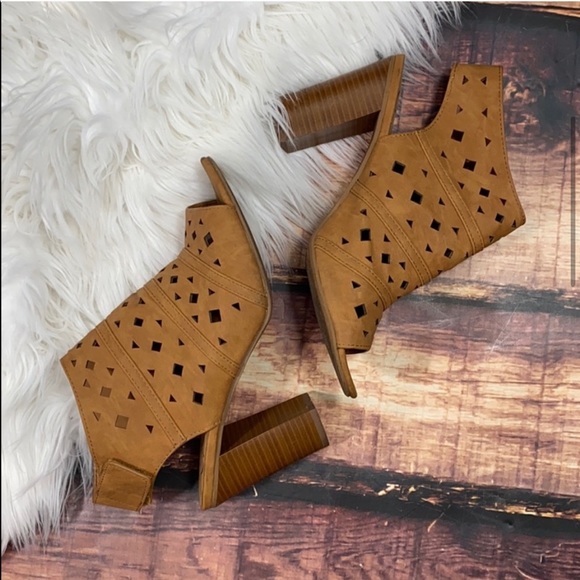 Heart D Brown Laser Cut Booties Heels - Picture 4 of 11